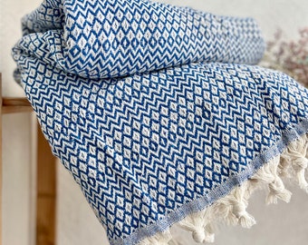 Dark blue natural cotton bedspread with tassels 200x220 cm