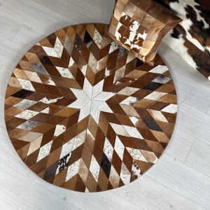 Alfombra de piel de vaca con patchwork - Diseño de cuero hecho a mano