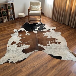 Uniek! Driekleurig koeienhuid vloerkleed – gespikkeld – gratis expresverzending – echt Braziliaans leer – hypoallergeen, met de hand geselecteerd – 6,7 x 8,2 ft