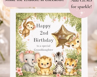 Può includere: Biglietto di compleanno quadrato a tema giungla. La carta presenta una scimmia, un elefante, un leone, una zebra e una tigre. Il testo recita "Happy 2nd Birthday to a special Granddaughter Millie". È incluso anche un palloncino a stella dorata.