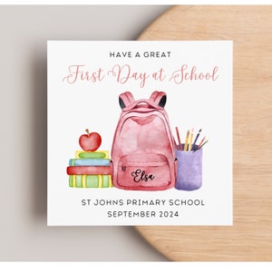 Carte de sac à dos personnalisée First Day of School, Pink for her, septembre 2024, nouvelle rentrée scolaire, nouvelle carte scolaire, juniors, primaire, maternelle