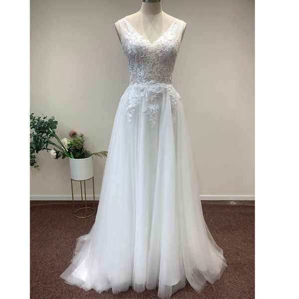 White Appliques Wedding Dress Tulle V Neck Embroidery Sleeveless Bride Gown Marriage Custom Made