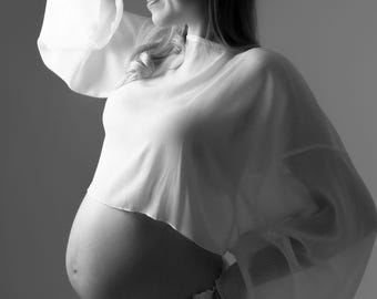 Conjunto minimalista de maternidad, atuendo de gasa de seda transparente para anunciar el embarazo, pantalones de estilo boudoir, accesorios para fotografía.