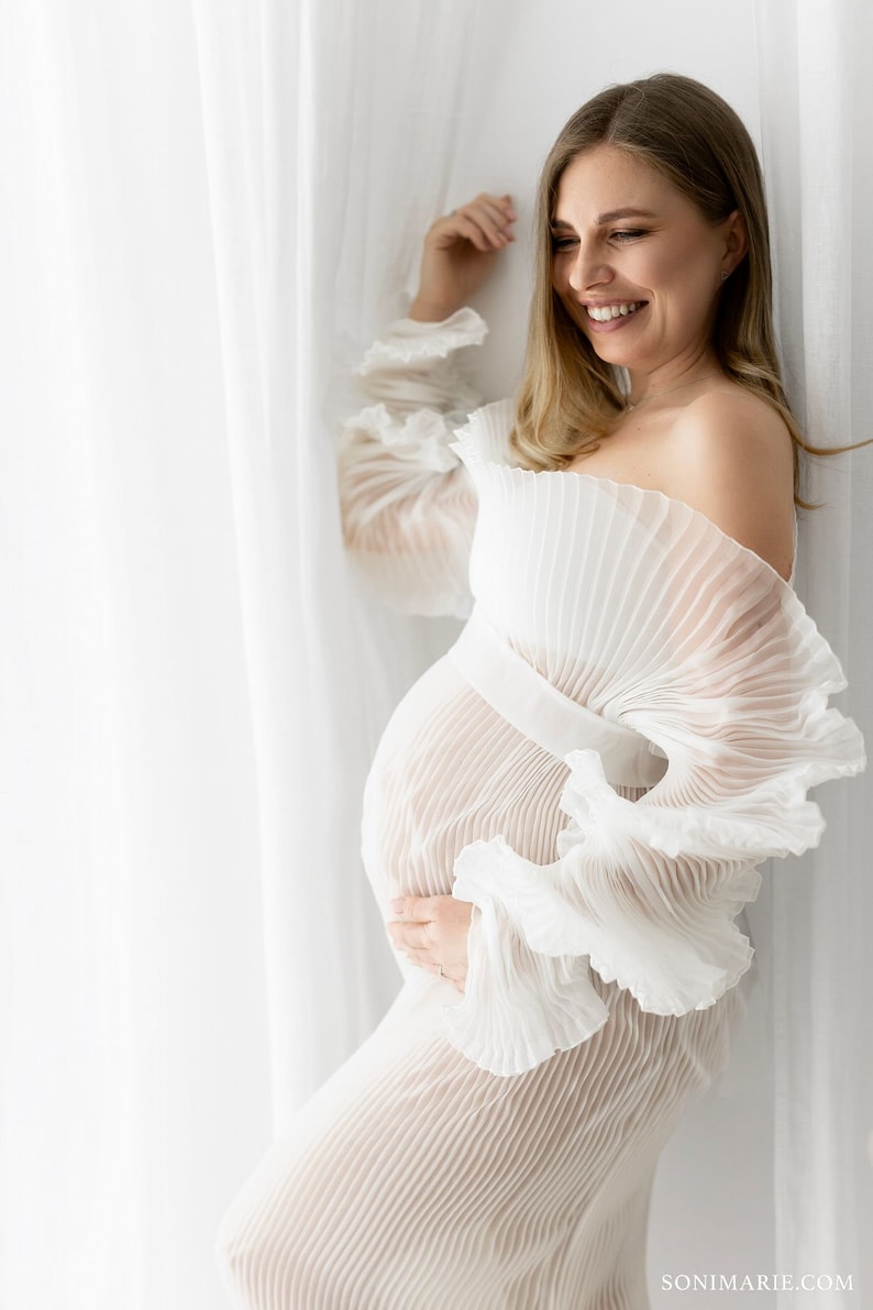 Ecru Pleated Delicate Maternity Gown Maternity Photoshoot Dress Pregnancy Fashion Pregnancy Dress Maternity Session zdjęcie 6