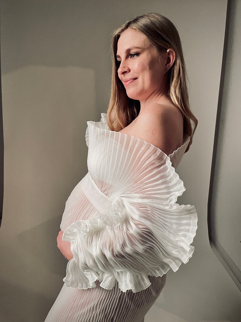 Ecru Pleated Delicate Maternity Gown Maternity Photoshoot Dress Pregnancy Fashion Pregnancy Dress Maternity Session zdjęcie 8