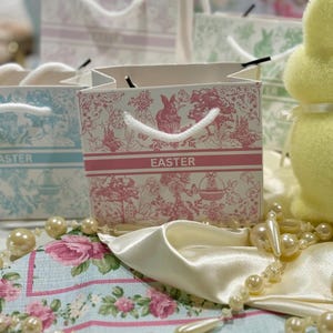 Recuerdos de Pascua personalizados, bolsas de cesta de Pascua personalizadas, recuerdos de fiesta vintage, bolsas de regalo personalizadas de Toile de Jouy, recuerdos de fiesta personalizados, recuerdos dorados.