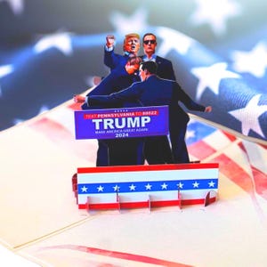Tarjeta desplegable conmemorativa de Donald Trump "¡Lucha! ¡Lucha! ¡Lucha!" - Ideal para cumpleaños, felicitaciones y otras ocasiones