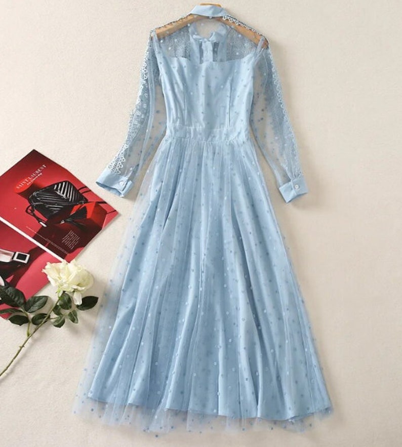 Himmelblaues, wunderschönes Fit & Flare-Kleid mit Verzierung Bild 3