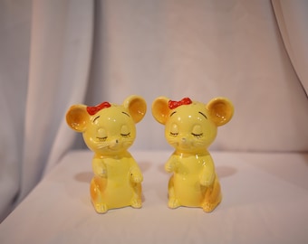 1950 年代のヴィンテージ日本製マウス ソルト & ペッパー シェーカー