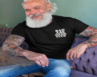 Bad Ass Dads Club T-Shirt | Vatertag Lustiges Komfort Farben T-Shirt | Geschenk für Papa