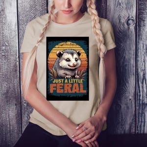 Chemise sauvage juste un peu sauvage - Clipart de dessin animé ludique opossum pour téléchargement immédiat et sublimation