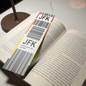 Zakładki do bagażu w kolorach New York JFK. Dla miłośników podróży, poszukiwaczy przygód na lotniskach, pasjonatów lotnictwa, a także jako oryginalny prezent.
