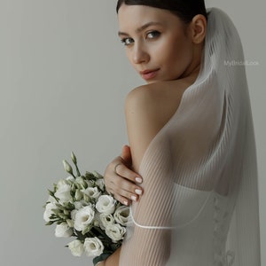 Pleated veil in soft tulle | Accordion veil to the fingertips