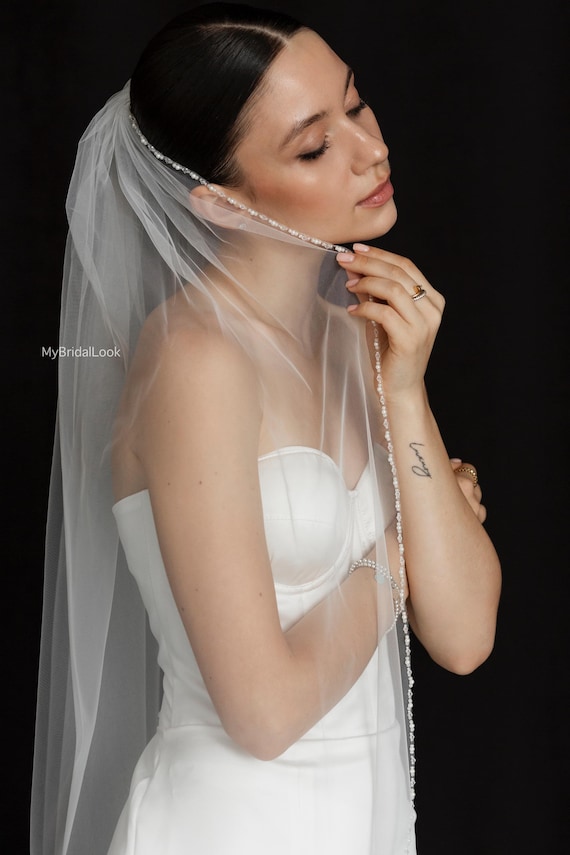 Single Layer Pearl & Crystal Veil With Hand Embroidered Edge  display picture 1
