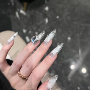 Handgemaakte strass-persnagels | Witte glitter doodskistnagels