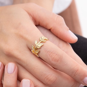 Anello regolabile con ramo d'ulivo: gioielli naturali fatti a mano in argento sterling 925