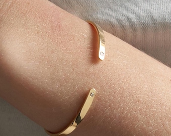 Personalized cuff bracelet / Gold bracelet with gemstone / Solid gold bangle for women / Custom Birthstone bracelet / Birthday Gift bracelet