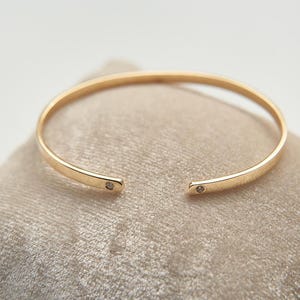 Open cuff bracelet / Gold bracelet colored gemstone / 14k gold cuff bangle for women / Women Birthstone bracelet / Birthday Gift for wife