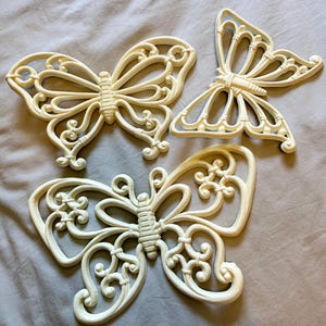 Vintage HOMCO Butterfly Wall Hanging Plaques – Set of 3 | 1970s Wall Decor | Boho Cottagecore Plastic Wall Art | Made in USA 7537