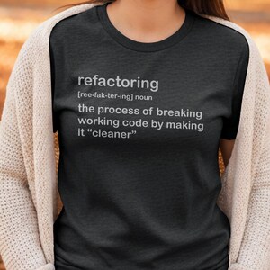 T-shirt med definition av refaktorering | Humor-tröja för programmerare | Gåva för utvecklare och programmerare