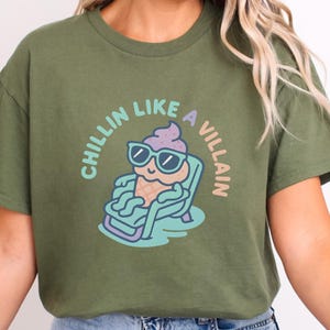 Koszulka Kawaii Ice Cream Cone Lounge z okularami przeciwsłonecznymi Chillin Like a Villain | Zabawna koszulka z lodami | Koszulka z żartem o jedzeniu