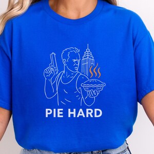 Torten schwer: Action Hero Food Wortspiel T-Shirt | Lustiges Feinschmecker Film Parodie Geschenk für Geeks & Filmfans