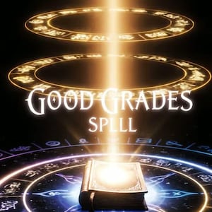 Pode incluir: Um livro iluminado com as palavras "GOOD GRADES SPELL" está no centro de uma cena mística. Anéis dourados com símbolos e um raio de luz brilhante descem de cima. O fundo é escuro com detalhes azuis e roxos brilhantes.
