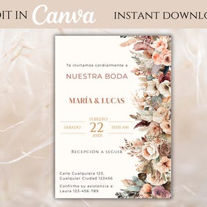 K&ouml;nnte beinhalten: Eine Hochzeitseinladung mit einem floralen Design in Beige-, Pfirsich- und Braunt&ouml;nen. Der Text lautet "Te invitamos cordialmente a NUESTRA BODA MARIA & LUCAS SABADO FEBRERO 22 10:00 AM 20XX RECEPCI&Oacute;N A SEGUIR Calle Cualquiera 123. Cualquier Ciudad 123456 Confirma su asistencia a: Laura 123-456-789"