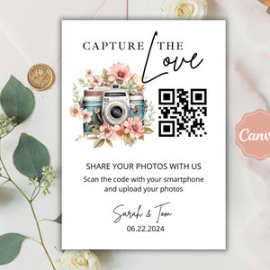 Op de afbeelding: Een witte kaart met een bloemenontwerp en een vintage camera-illustratie. De kaart zegt "Capture the Love" en heeft een QR-code. De tekst onder de QR-code zegt "Deel je foto's met ons. Scan de code met je smartphone en upload je foto's." De kaart is ondertekend met "Sarah & Tom" en de datum "06.22.2024".