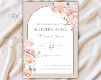 Puede incluir: Una invitación de boda con un diseño floral rosa y blanco. La invitación dice "Te invitamos cordialmente a Nuestra Boda Maria & Lucas" con la fecha y hora de la boda. La invitación también incluye el texto "Recepcion a seguir" y la información de contacto.