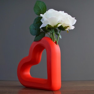 Heart-Shaped Vase – Perfect Valentine&#39;s Day Gift – Unique Floral Arrangement Holder – Romantic Gift for Her