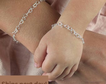 Pulseras de corazón de plata a juego para mamá e hija, joyería de plata esterlina para madre e hija, regalo personalizado para baby shower, regalo de pulsera de corazón para bebé