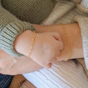 Mommy and Me Matching Gold Heart Bracelets, 14k Gold Filled Mother Daughter Jewelry, Personalized Shower Gift, Gold heart Baby Bracelet gift