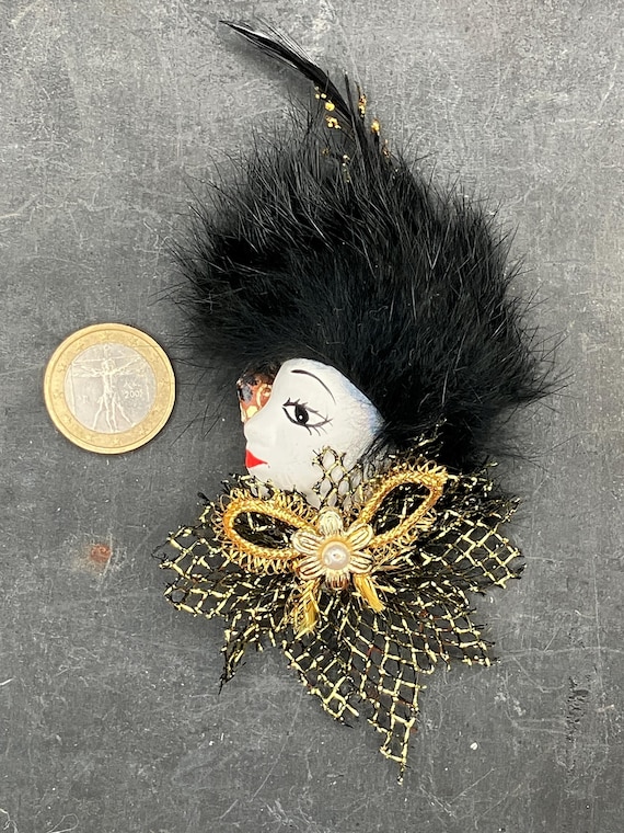 Große Vintage Pierrot Brosche, 80er Keramik, Venezianische Maske, Clown Anstecknadel, kurioser Statement Schmuck