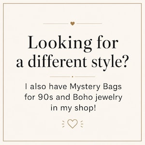 Puede incluir: Un gr&aacute;fico cuadrado con fondo crema y un borde marr&oacute;n fino. El texto dice: Looking for a different style? I also have Mystery Bags for 90s and Boho jewelry in my shop! El dise&ntilde;o incluye peque&ntilde;os iconos de corazones y l&iacute;neas horizontales.