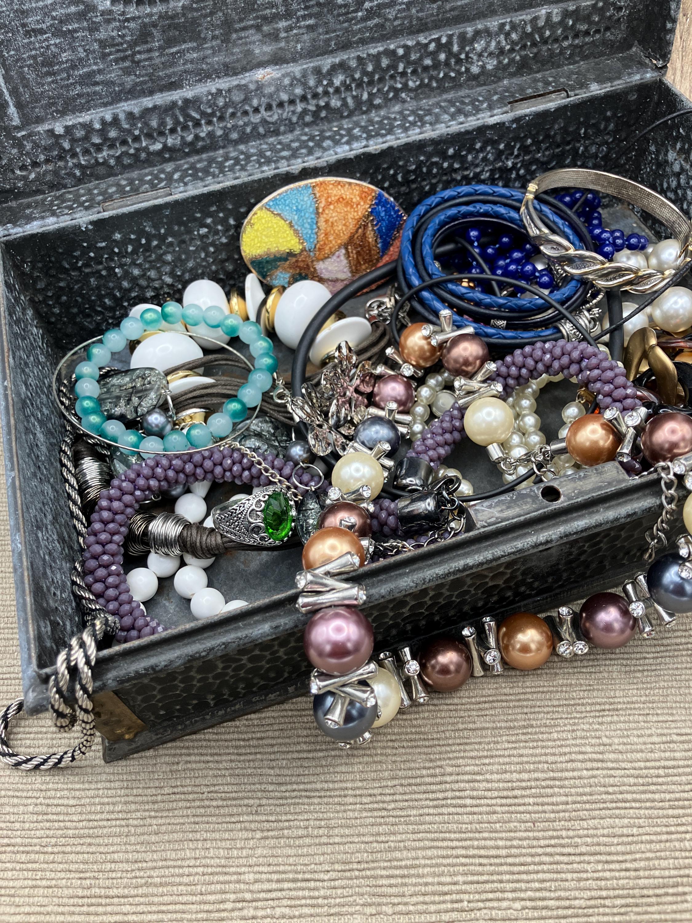 アクセサリーまとめ売り[mystery jewelry] © Vintage Mystery Jewelry Box, Original 70s 80s 90s Treasure Chest