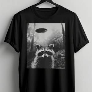Raccoon UFO T-Shirt: Funny Alien Meme Retro Tee