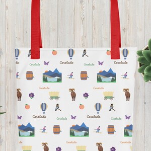 fourre-tout Colorado avec icônes d&#39;État | Motif illustré de montagnes Rocheuses, de skieurs et de fleurs d&#39;ancolie