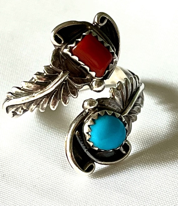 Dazzling Vintage Native American Zuni Textured Turquoise Coral Feathers Sterling Silver Ring Dazzling Vintage Native American Zuni Textured Turquoise Coral Feathers Sterling Silver Ring