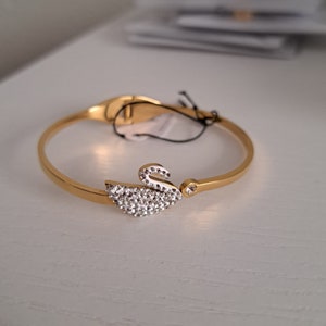 Beautiful stainless steel swan bracelet