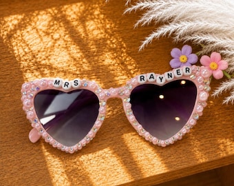 Gafas de sol personalizadas de cristal y perlas para novia, gafas de sol personalizadas para futura novia, gafas de sol para novia, gafas de sol con forma de corazón para novia, gafas de sol para despedida de soltera.