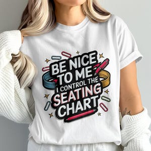 T-shirt Be Nice To Me, T-shirt met stoelgrafiek, shirt leraar, cadeau schoolpersoneel, grappig T-shirt, waardering leraar, shirt afstuderen