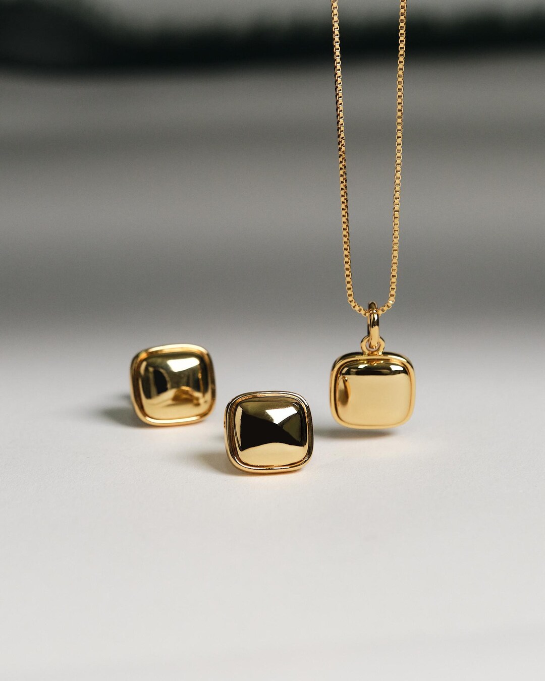 Matching Jewelry Set Sculpted Square Pendant Necklace Earrings 
