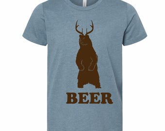 Camiseta unisex de mezcla triple con gráfico de cerveza, ciervo y oso