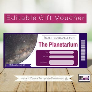 Pode incluir: Um modelo de vale-presente roxo com o texto "Editable Gift Voucher" no topo. O vale é para "The Planetarium" e inclui campos para "Para", "De" e uma mensagem. A data "Tuesday, July 15" é exibida. O texto inferior diz "Instant Canva Template Download".