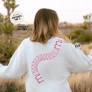 Premium Mom Sweatshirt with Custom Year, Mom Days Gift, Mama Custom Sweatshirt, Personalized Gift for Moms, Unique Letter design zdjęcie 3