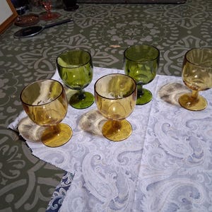 Vintage Green and Yellow Bartlett Collins thumbprint glasses, retro 1970s wine water goblets, great for boho wedding dinner parties.