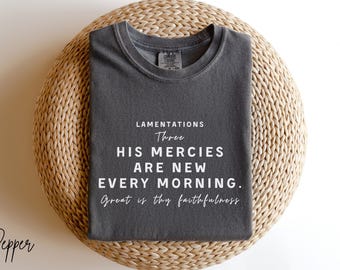 Magliette cristiane Comfort Colors® / Maglietta con versetto della Bibbia / Maglietta di Gesù / Abbigliamento basato sulla fede / Maglietta ispiratrice / Le sue misericordie sono nuove / LAM 3