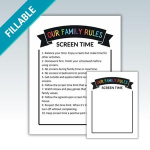 Op de afbeelding: Twee witte bedrukbare vellen met de tekst "OUR FAMILY RULES SCREEN TIME". Het grotere vel heeft een lijst met regels. Het kleinere vel is leeg. Een turquoise banner leest "FILLABLE".