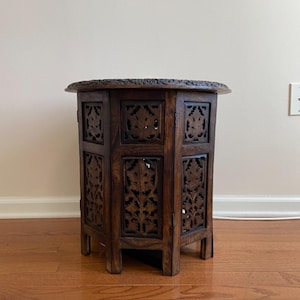 Hand Carved Solid Wood Folding Accent Table – Vintage Boho Round Side Table for Living Room, Entryway, or Bedside – No Tools Needed